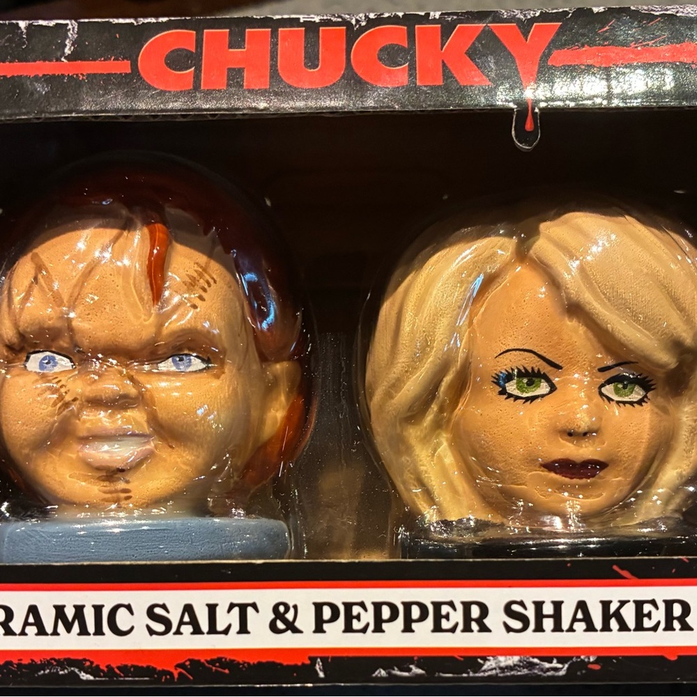 NIB Spencer's Chucky Ceramic Salt & Pepper Shaker Set - Brown and Blonde - Picture 2 of 5